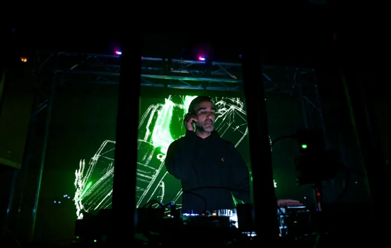 DJ visualization software - reactive video loops for live DJ shows on LED screens